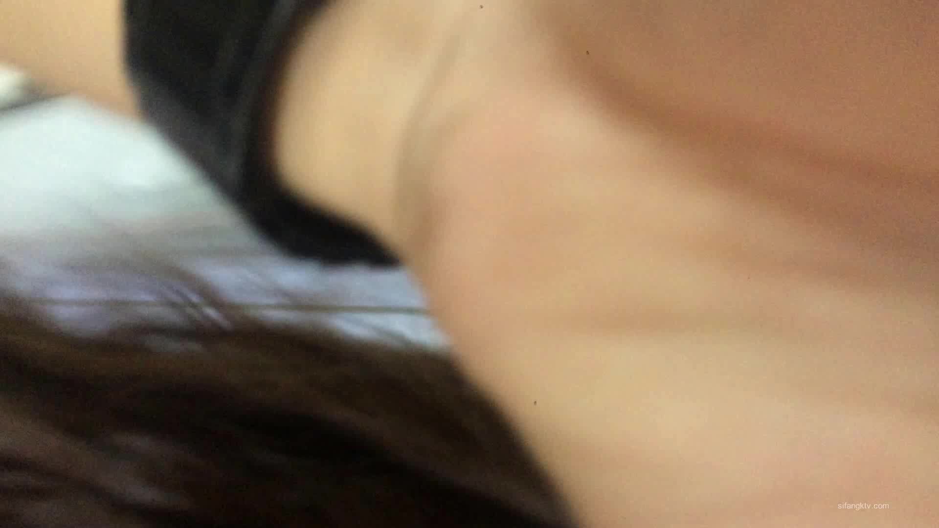 《台湾情侣泄密》大三学妹和男友啪啪被有心人恶意曝光0