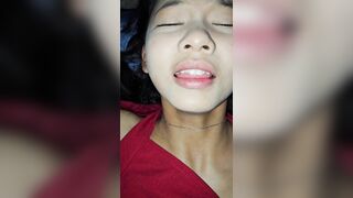 【无水印原档泄密】大一新生跟异地男友周末开房露脸性爱，沉浸式欣赏骚女吃鸡服务，最后还被无套内射了1