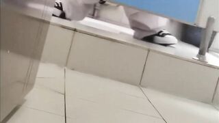 ☀️最新6月流出勇闯女厕,在厕所脱光做爱,醉酒呕吐摔倒在呕吐物上逼朝天 还对着妹子打飞机02