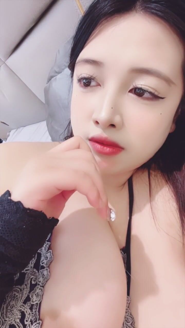 顶级女神~【女模小草莓】带闺蜜下海~无套轮着干~内射~自慰