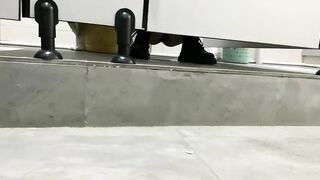 大神潜入商场女厕全景偷拍几位漂亮小姐姐❤️人美BB也嫩1