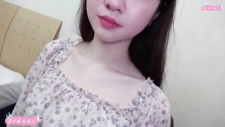 超甜美可爱圆脸19岁萝莉FC2PPV4620098_1 白皙紧致的身材，腼腆害羞，不敢大声叫出来，还很拘谨.