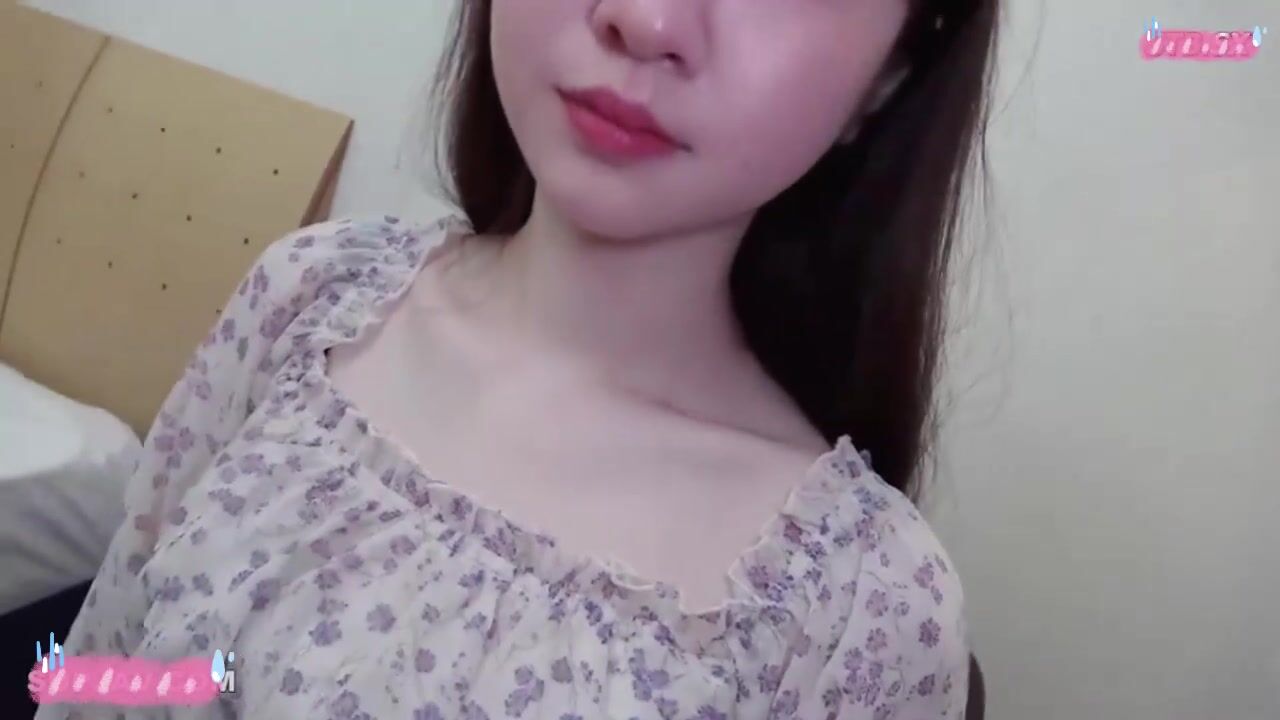 超甜美可爱圆脸19岁萝莉FC2PPV4620098_1 白皙紧致的身材，腼腆害羞，不敢大声叫出来，还很拘谨.