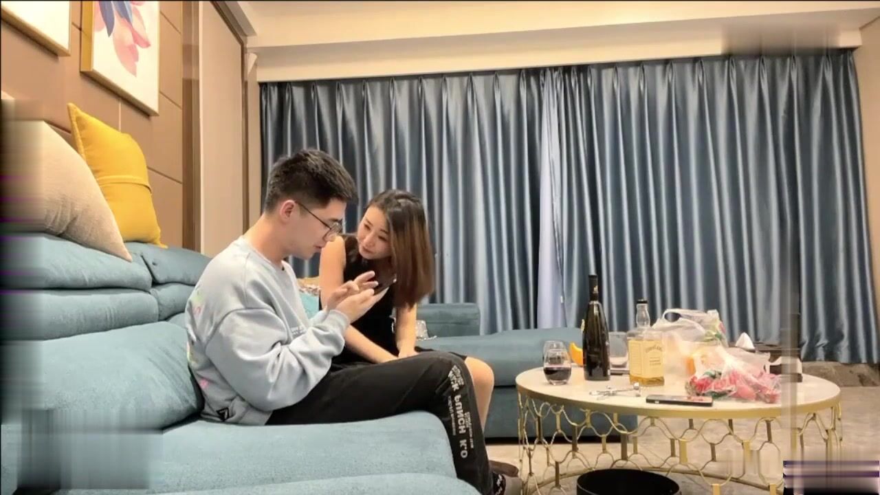 纹身渣男酒吧搭讪高冷御姐 ❤️带回酒店智斗一番成功灌醉弄上床谁知操到一般发酒疯.