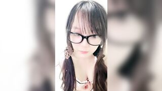 ♦️新人眼镜校花 十个眼镜九个骚 闷骚型丝袜大长腿舌钉口爆啪啪1