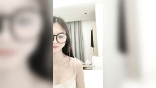 乖乖糯糯~纯欲巅峰！【坚果的壳】完美翘臀！插屄自慰！