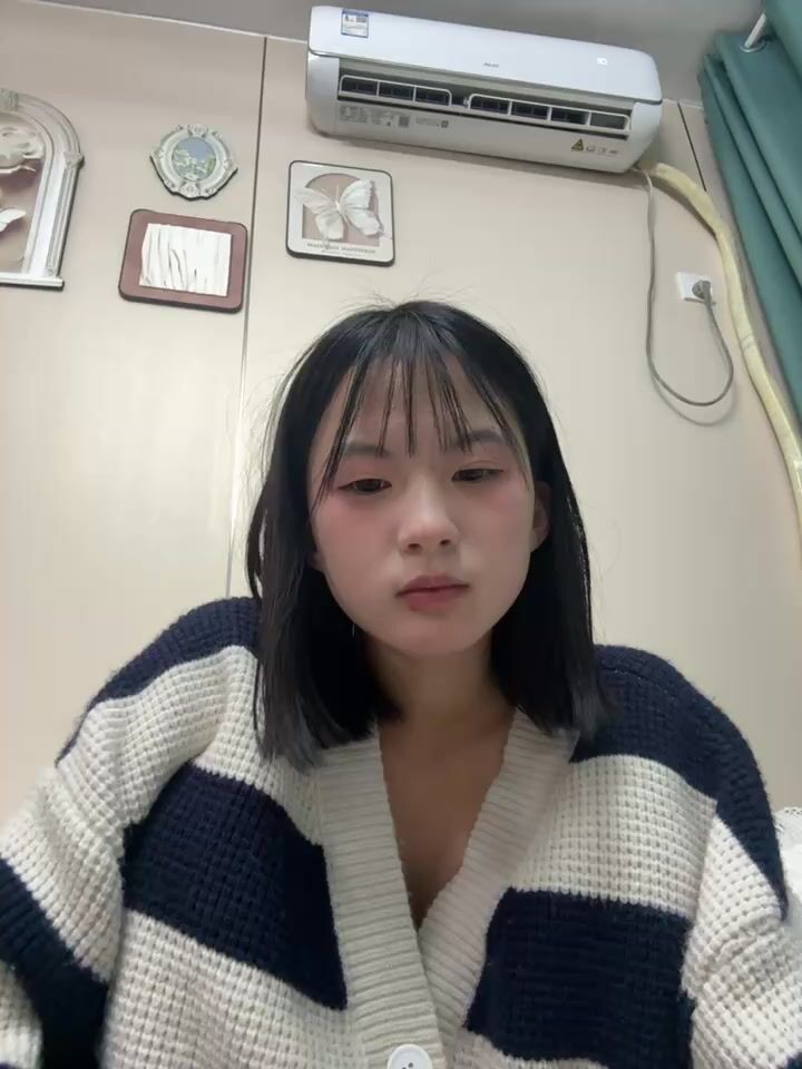 新人顶级骚逼嫩妹 AkYyds0001 小巧可爱直播啪啪视频2