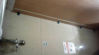 2025年极品厕拍KTV酒吧全景偷拍各种黑丝JK小姐姐.