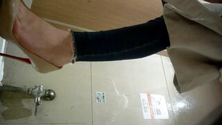 2025年极品厕拍KTV酒吧全景偷拍各种黑丝JK小姐姐.