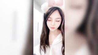 贫乳姐姐超甜！【甜甜的味】合集，大尺度骚逼自慰很诱人2