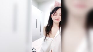 贫乳姐姐超甜！【甜甜的味】合集，大尺度骚逼自慰很诱人2