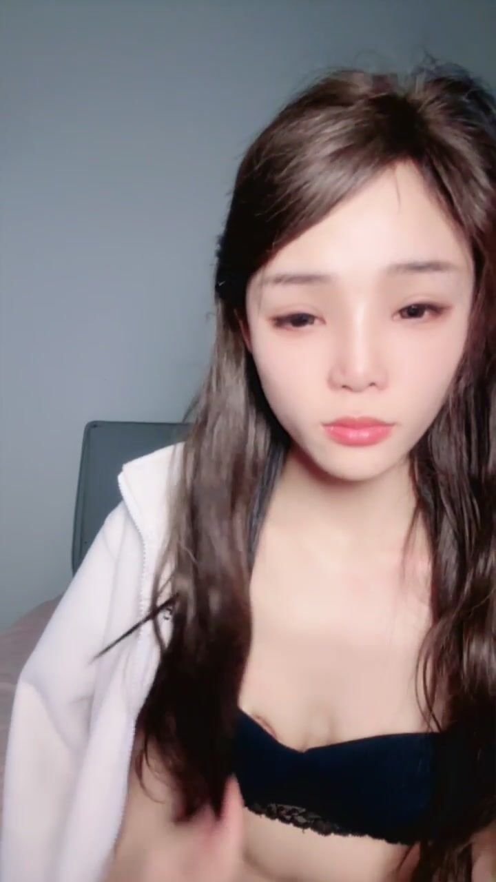 贫乳姐姐超甜！【甜甜的味】合集，大尺度骚逼自慰很诱人