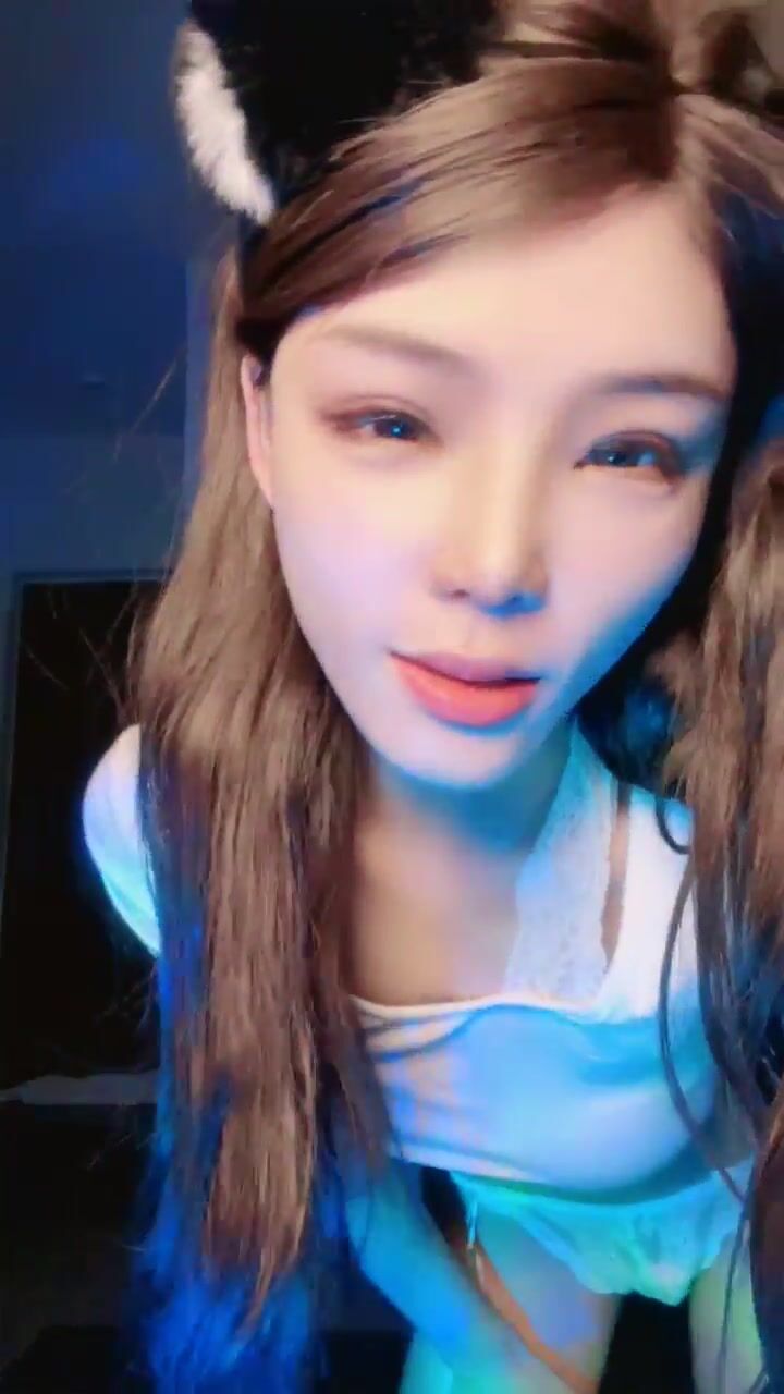 贫乳姐姐超甜！【甜甜的味】合集，大尺度骚逼自慰很诱人13