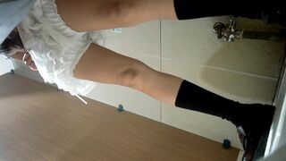 2025年极品厕拍KTV酒吧全景偷拍各种黑丝JK小姐姐000