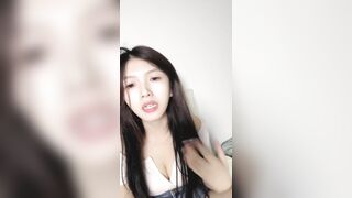 推荐 颜值嫩妹【兜兜】奶圆逼粉，少毛蝴蝶穴，道具自慰高潮，自摸潮喷，小穴紧致2