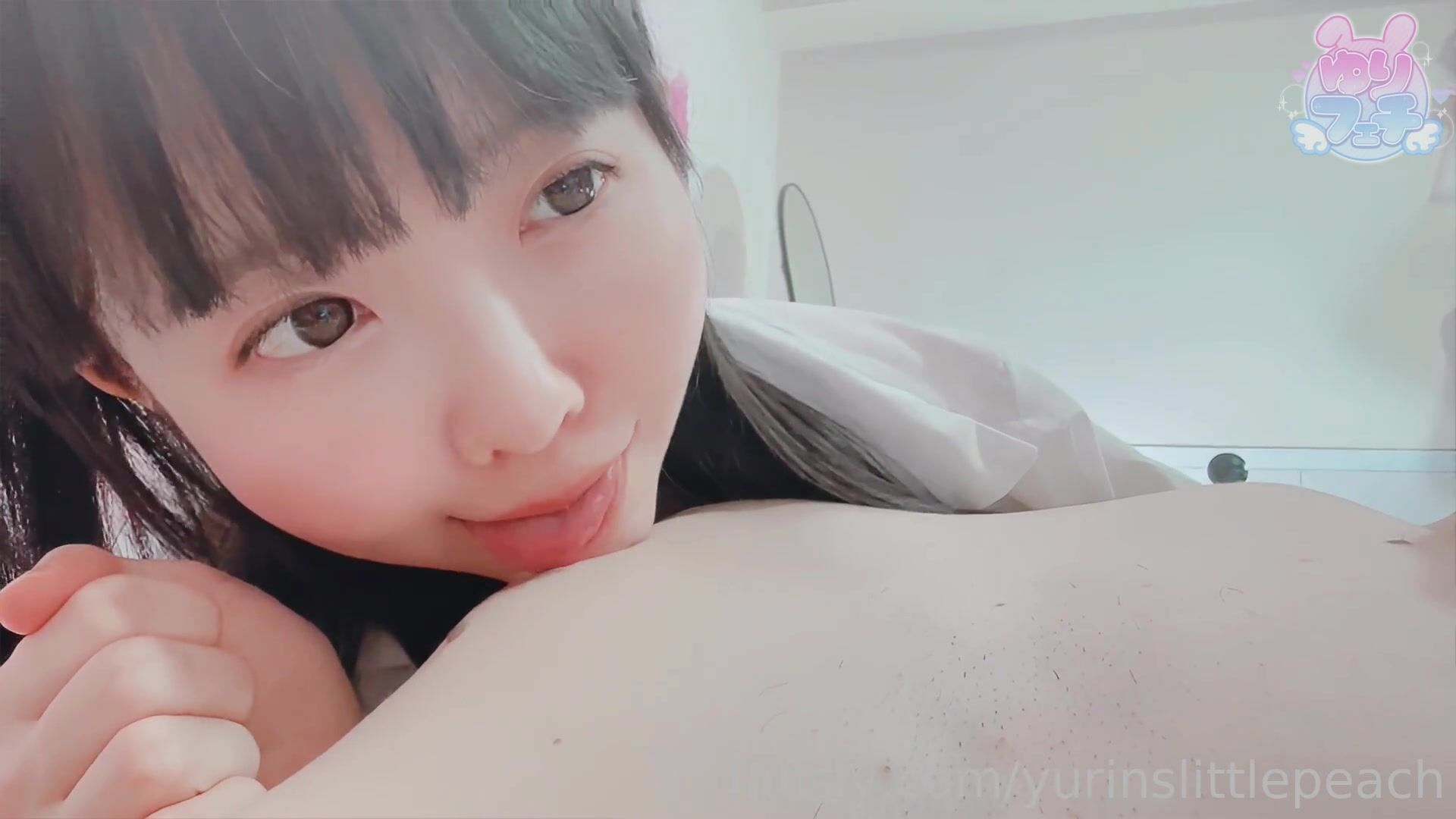 天生萝莉体可爱邻家妹【yurinslittlepeach】被大叔圈养日常各种COS制服打炮.7