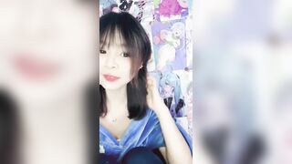19岁宿舍学生妹【06小烤肠】下海福利，特写超粉嫩的小穴自慰诱惑