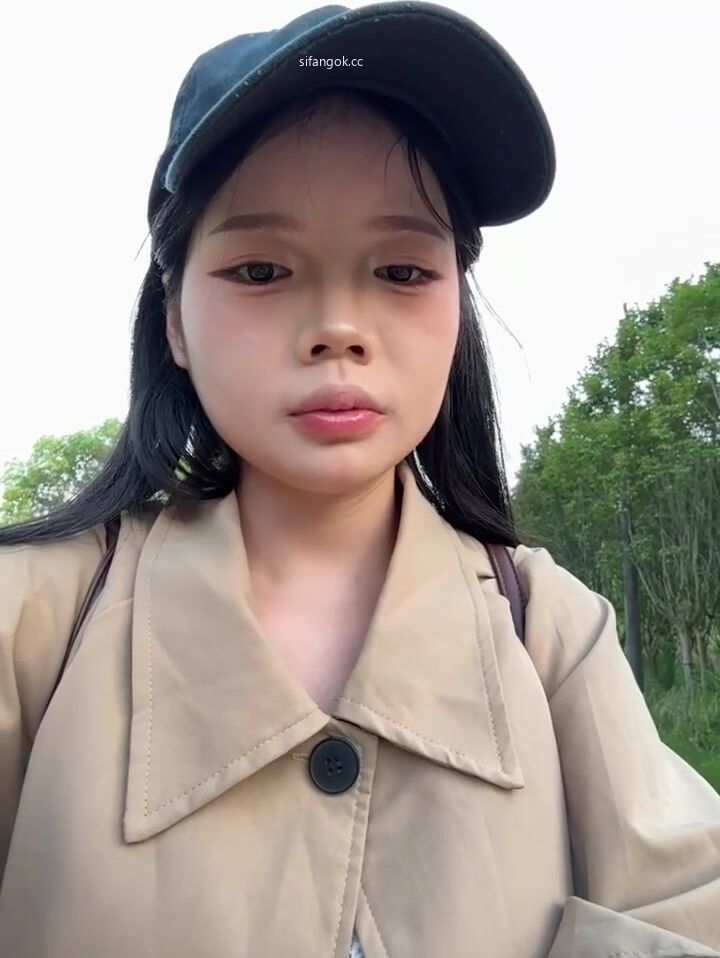 stripchat【Pippin-19】户外小萝莉 长相甜美 好身材大长腿极品翘臀 树林 公厕 全裸道具 刺激8