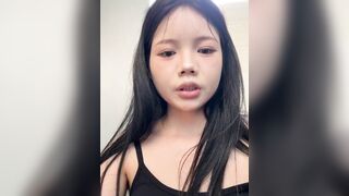 stripchat【Pippin-19】户外小萝莉 长相甜美 好身材大长腿极品翘臀 树林 公厕 全裸道具 刺激9