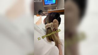 黑丝高中生，女高中生也是这么的色情，水还挺多的，狠狠后入，给她点了个塔斯丁买了点小零食就拿下了，做了三次