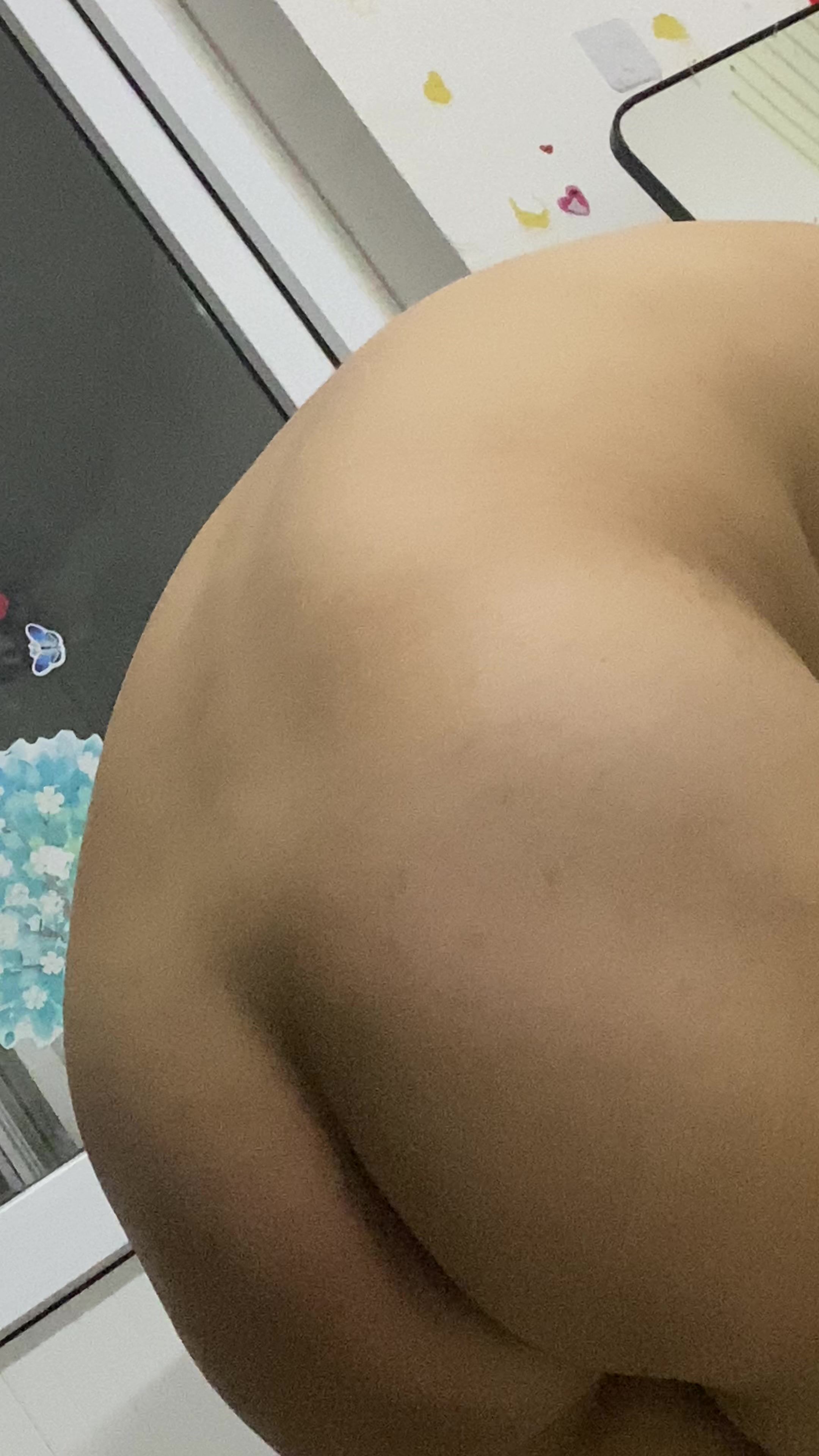 【学生宿舍偷拍】偷拍同学宿舍 全裸换衣服！5