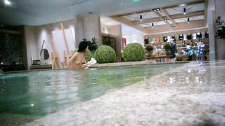 精品推荐 【极品偷拍】国内『温泉会所』贴脸偷拍沐浴更衣泳池戏水第8季8V 好多嫩到出水的美臀2