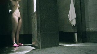 精品推荐 【极品偷拍】国内『温泉会所』贴脸偷拍沐浴更衣泳池戏水第8季8V 好多嫩到出水的美臀3