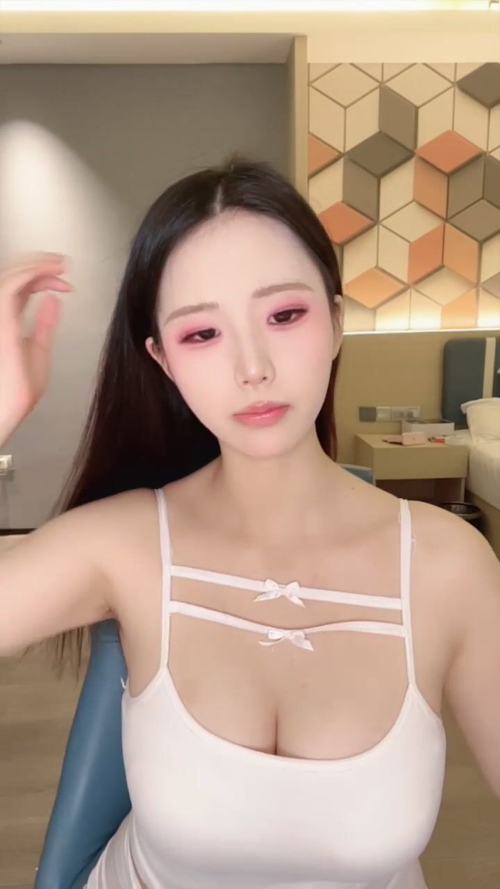 G乳尤物被干【九儿妹妹】多场舌吻吃鸡舔逼无套啪啪干爽~5