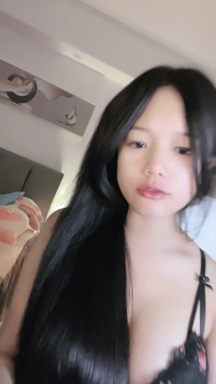 巨乳学妹【危险纯欲体 】奶子相当大大屌狂插自慰喷水！~1