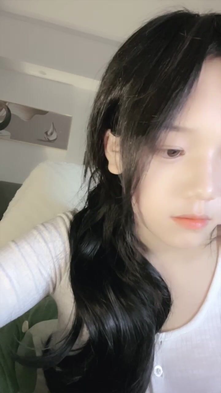 巨乳学妹【危险纯欲体 】奶子相当大大屌狂插自慰喷水！~2