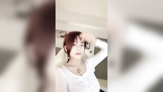 巨乳学妹【危险纯欲体 】奶子相当大大屌狂插自慰喷水！~3