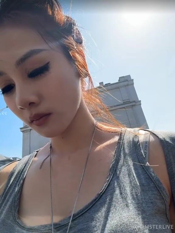 骚逼御姐【BBA】开着捷途旅行者玩户外露出，绿茶脸，奶子圆，卖逼赚钱换奔驰大G3