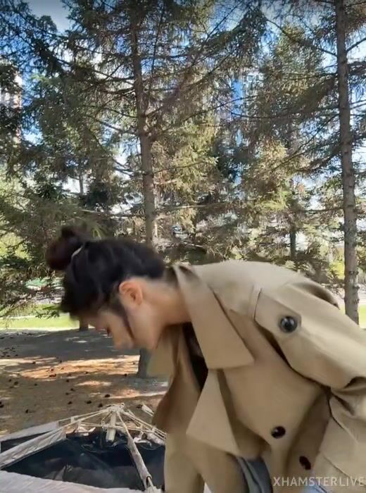 骚逼御姐【BBA】开着捷途旅行者玩户外露出，绿茶脸，奶子圆，卖逼赚钱换奔驰大G5