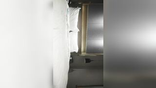 2021-12-19 《用利抽插》高品质探花，兼职小妹被操哭，持续输出爆插，妹子受不了要退单，给口一下再干5分钟