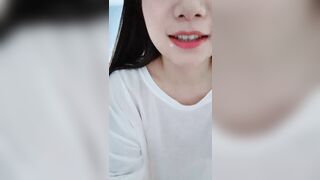 2021-12-25 初恋般的感觉，超级清纯完美身材女神，坚挺白嫩美乳，白色丝袜跳蛋震穴，嘴里含着牛奶嘴角流出