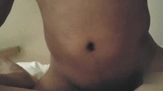 网友自拍操小女友 你干嘛这么用力 我看你没反应 不叫 害羞小嫩妹不让开灯